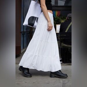 NWOT Brandy Melville Izzy Skirt